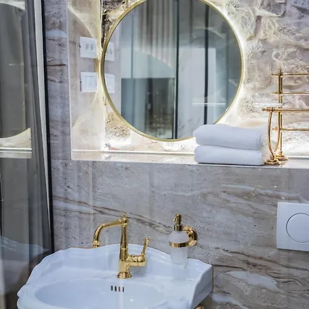 Emperor's Luxury - Unique Unesco Site Lejlighed Split