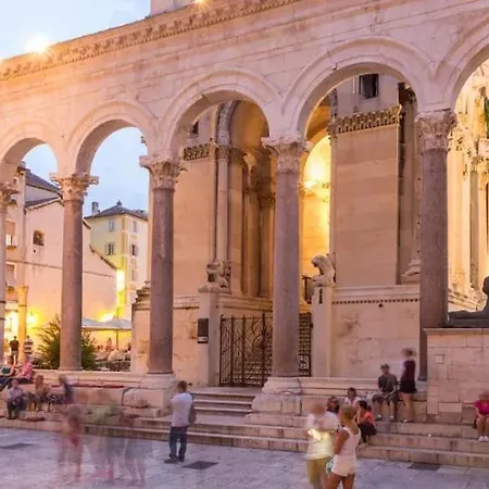 Emperor's Luxury - Unique Unesco Site Lejlighed Split