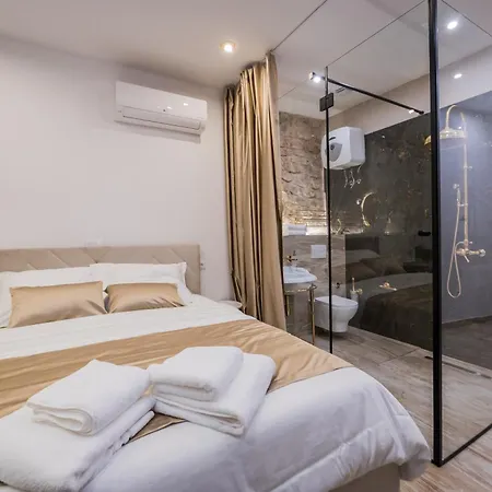 Emperor's Luxury - Unique Unesco Site Split