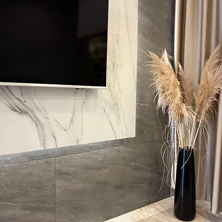 Emperor's Luxury - Unique Unesco Site Split