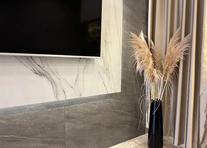 Emperor's Luxury - Unique Unesco Site Split